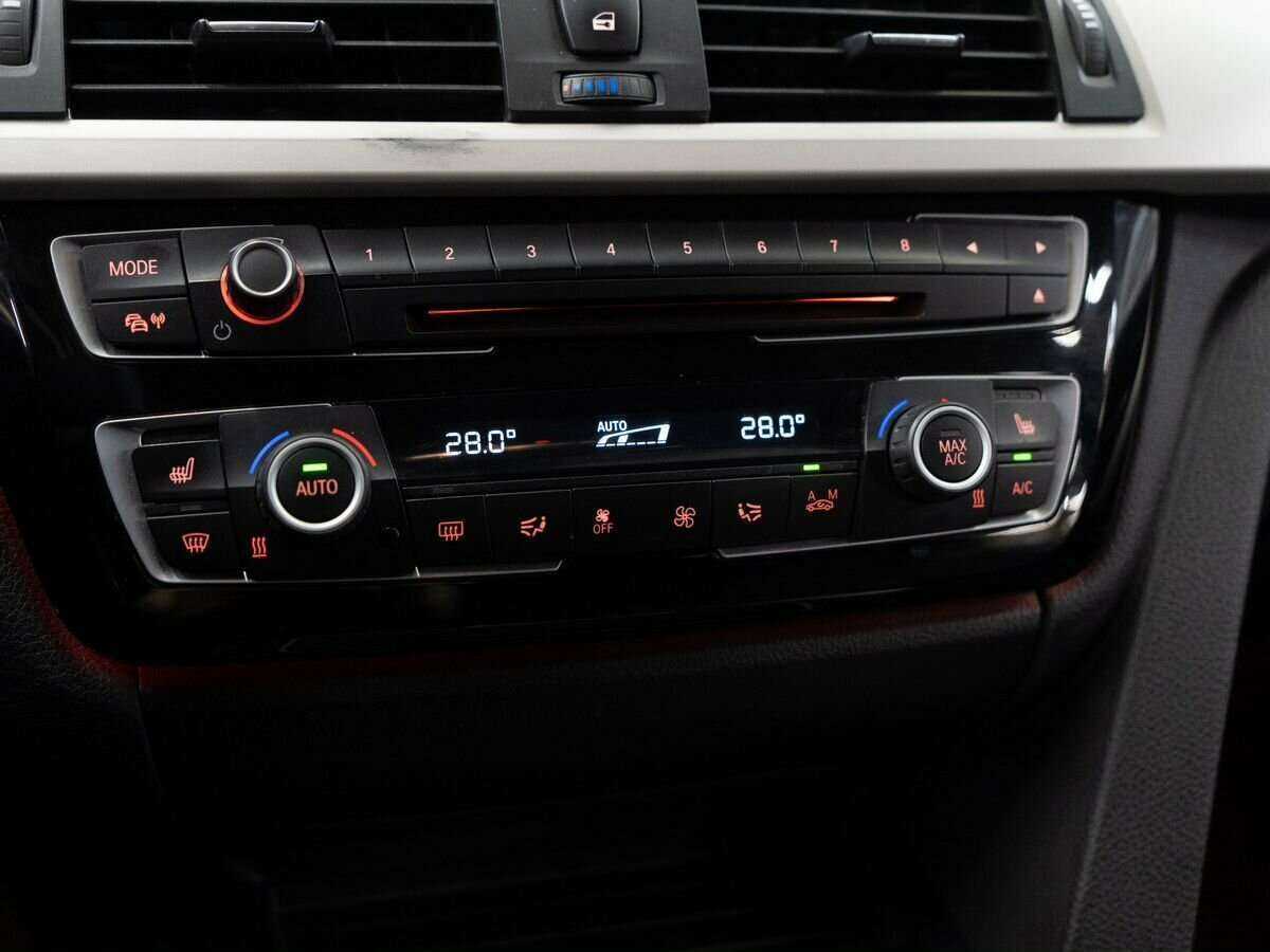 Купить BMW 3 серии 318i, 2015, 119 000 км, фото №11