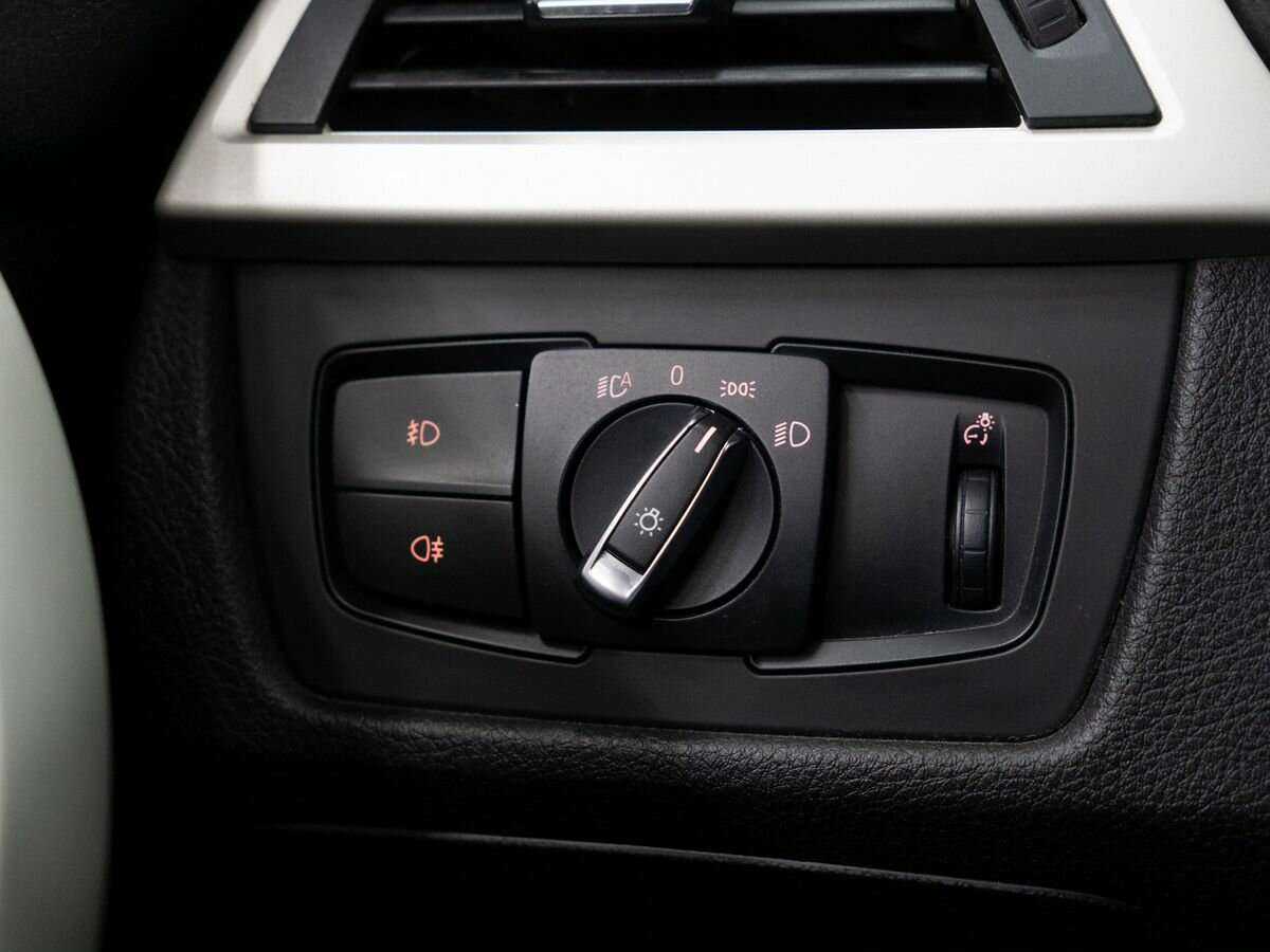 Купить BMW 3 серии 318i, 2015, 119 000 км, фото №16