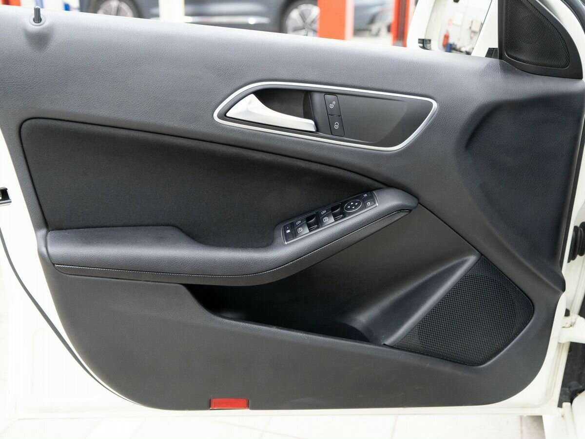 Купить Mercedes-Benz A-Класс 180, 2016, 130 000 км, фото №14