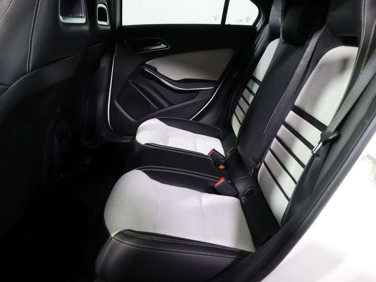 Купить Mercedes-Benz A-Класс 180, 2014, 76 300 км, фото №8