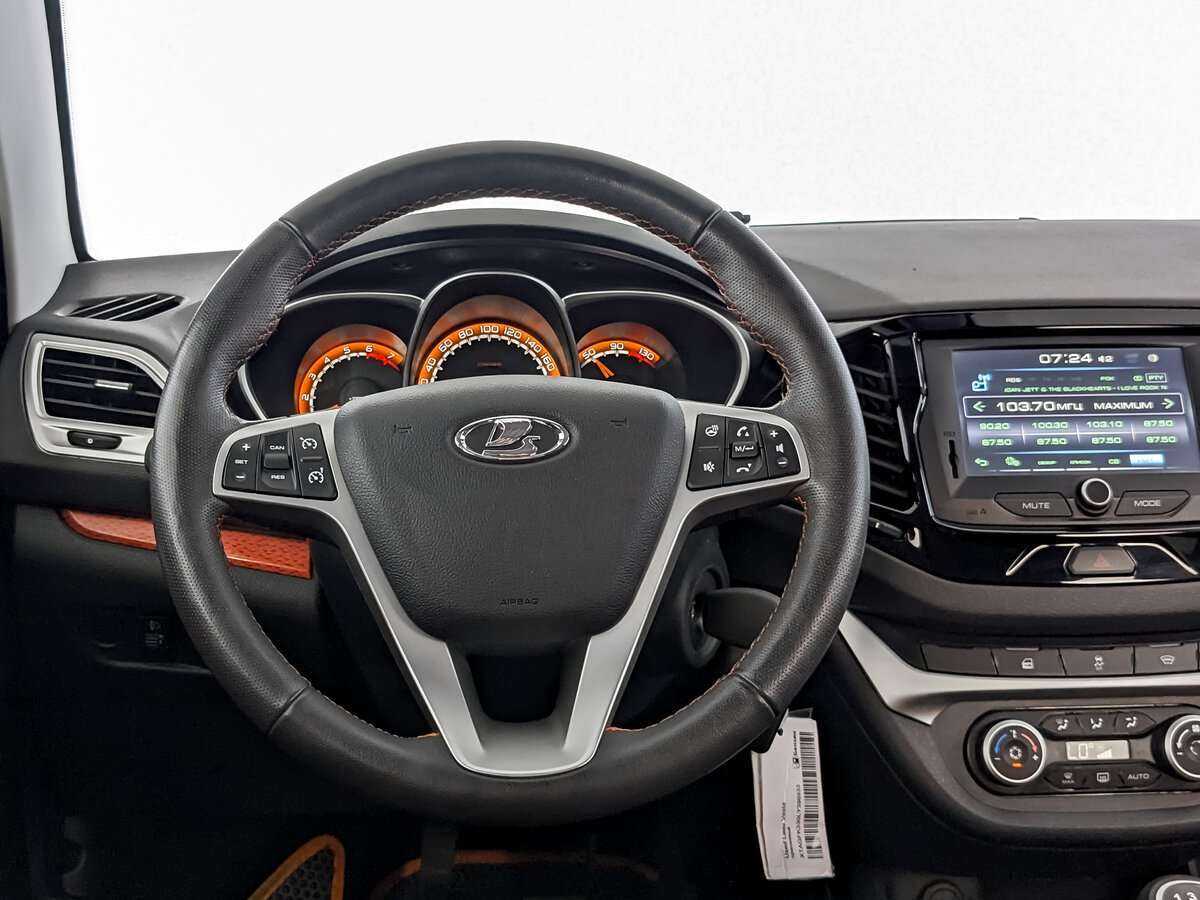 Купить Lada (ВАЗ) Vesta SW Cross, 2019, 69 459 км, фото №18