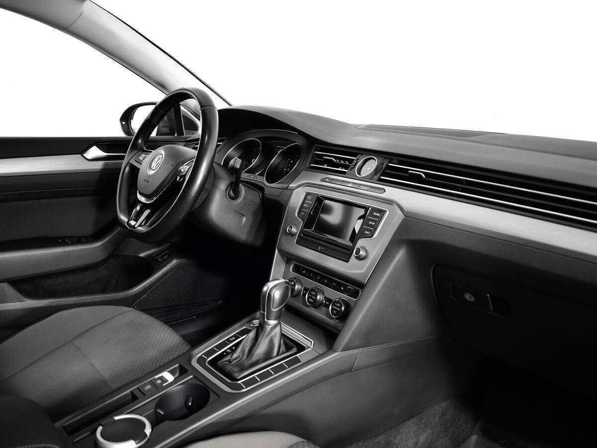 Купить Volkswagen Passat, 2017, 130 450 км, фото №9