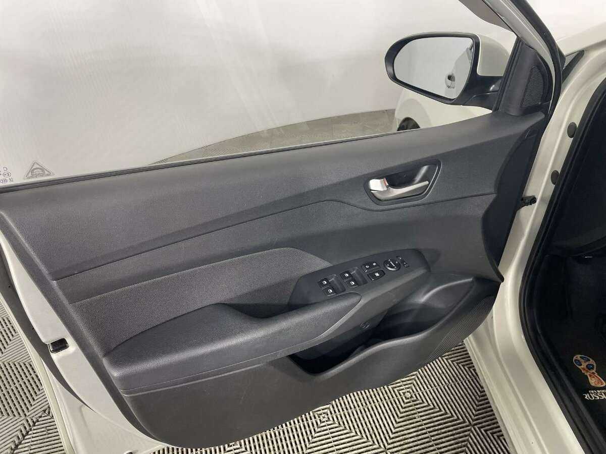 Купить Hyundai Solaris, 2018, 69 242 км, фото №8