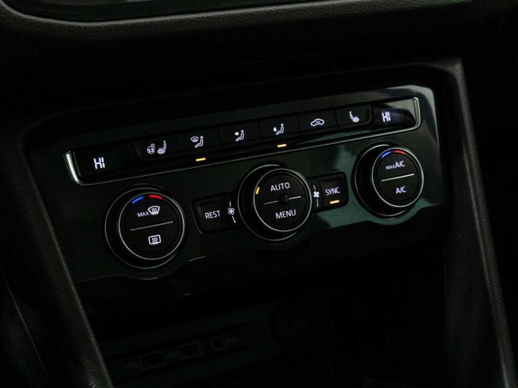 Купить Volkswagen Tiguan, 2019, 116 996 км, фото №17