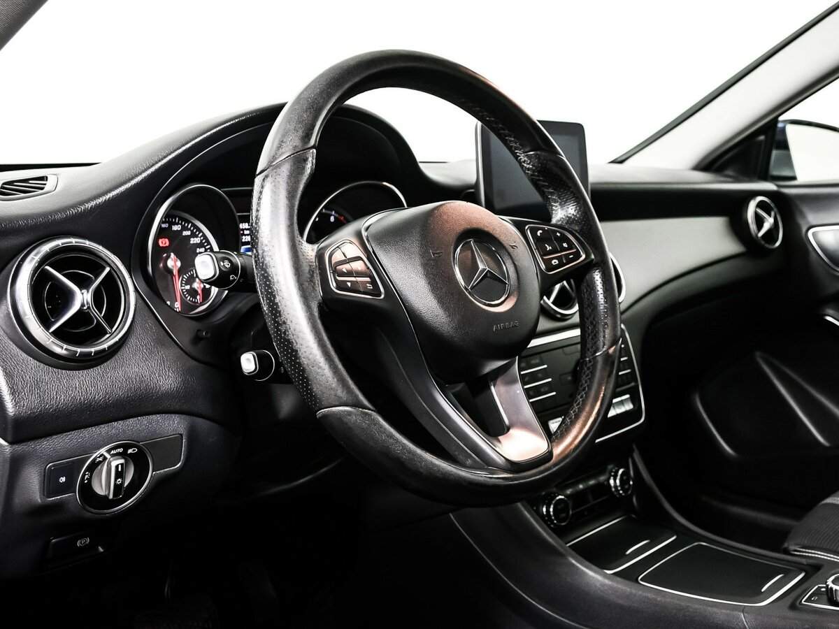 Купить Mercedes-Benz CLA 200, 2018, 122 001 км, фото №12